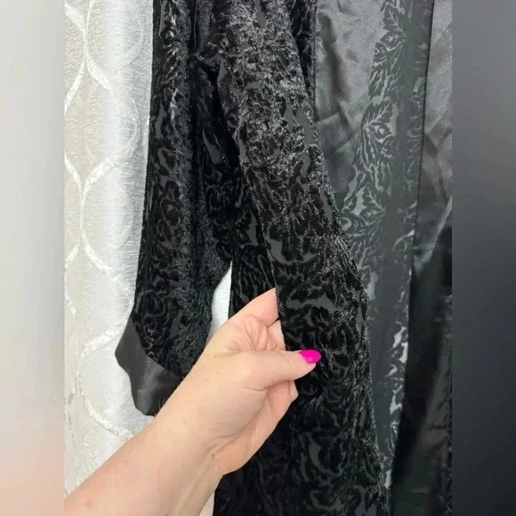 VTG Victoria’s Secret Black Lace Kimono Open Robe Coverup One Size Bohemian EUC - Picture 12 of 14
